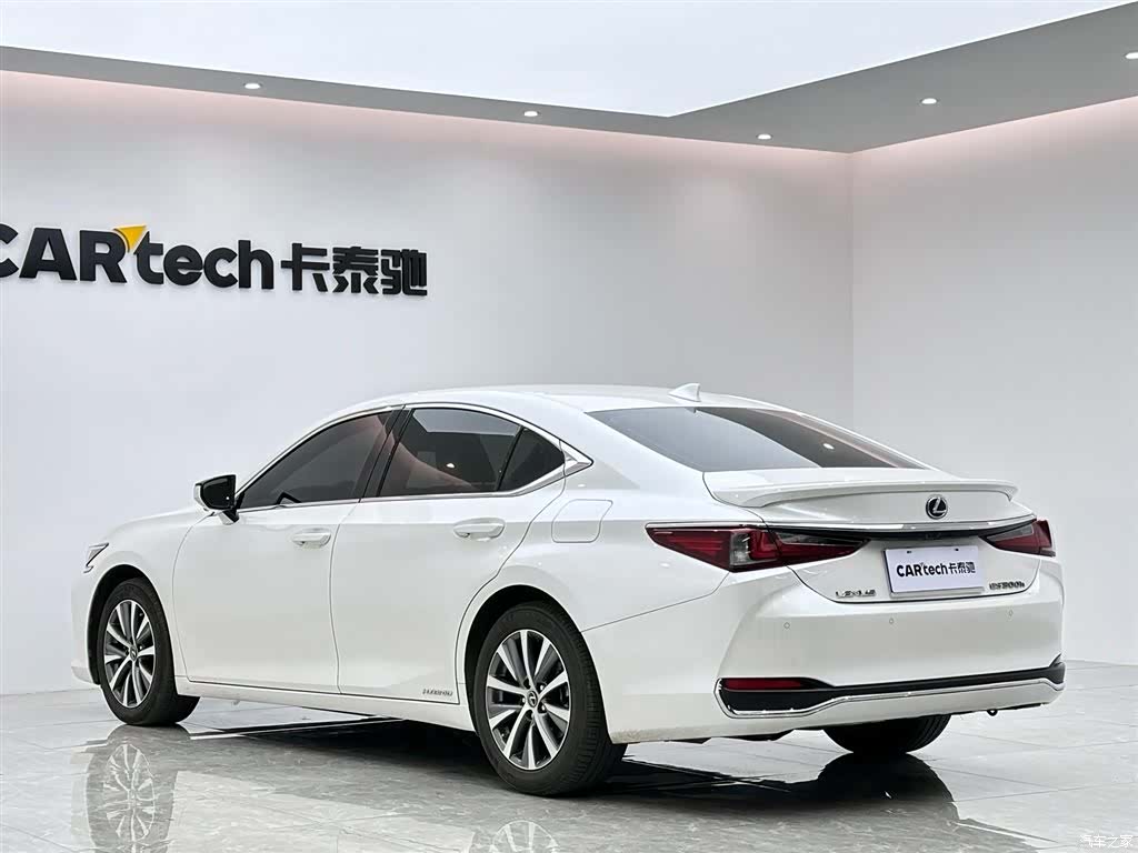 Lexus ES, 2021 3