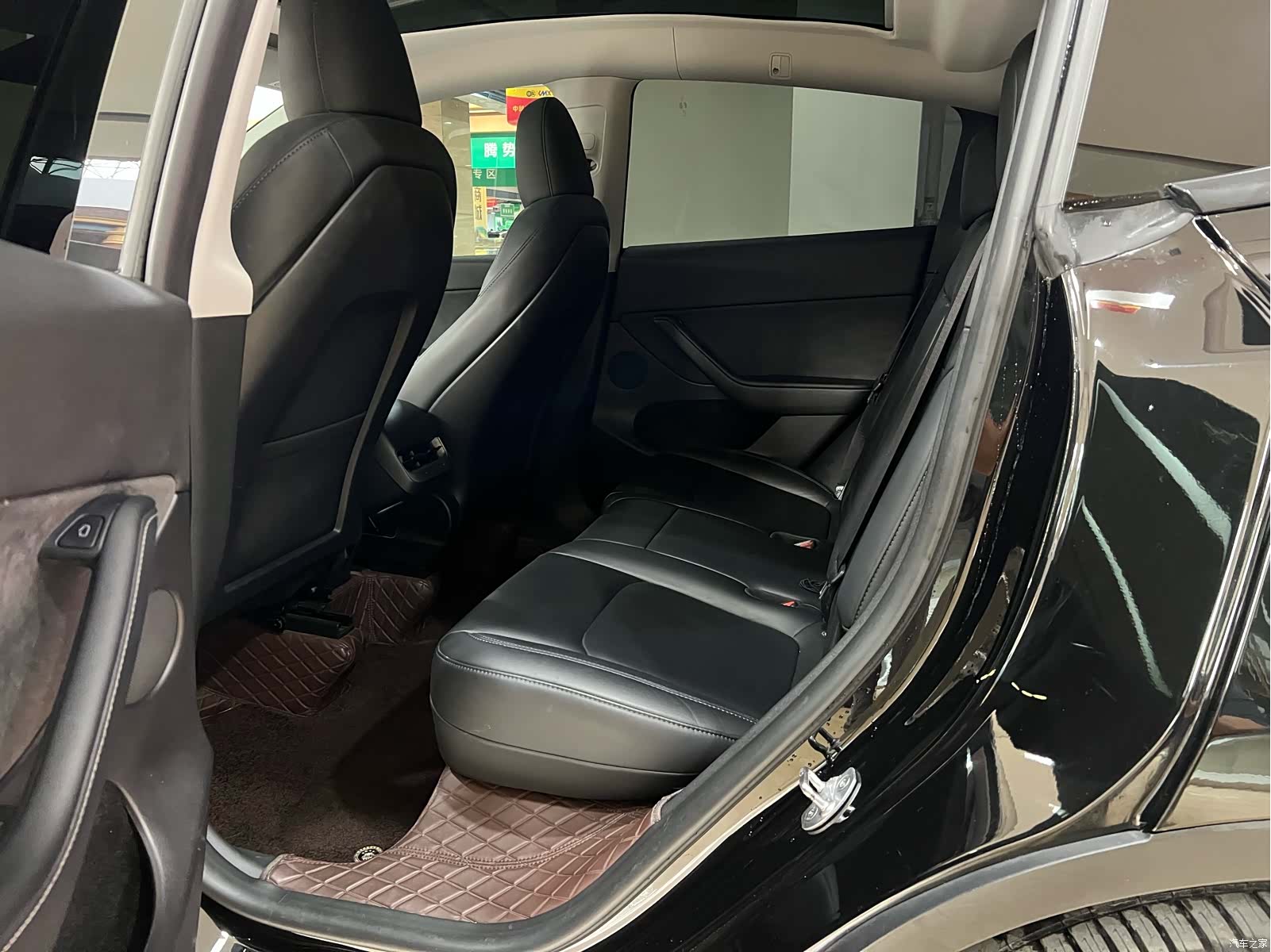 Tesla Model Y, 2023 9