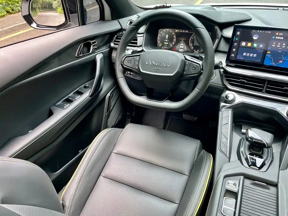 Lynk & Co 06