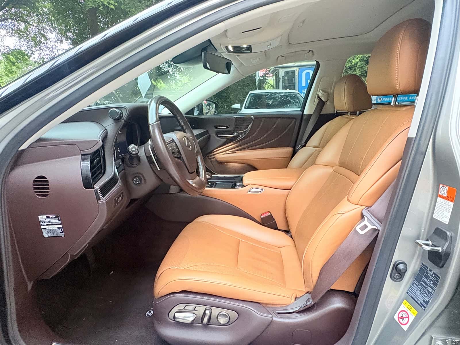 Lexus LS, 2019 4