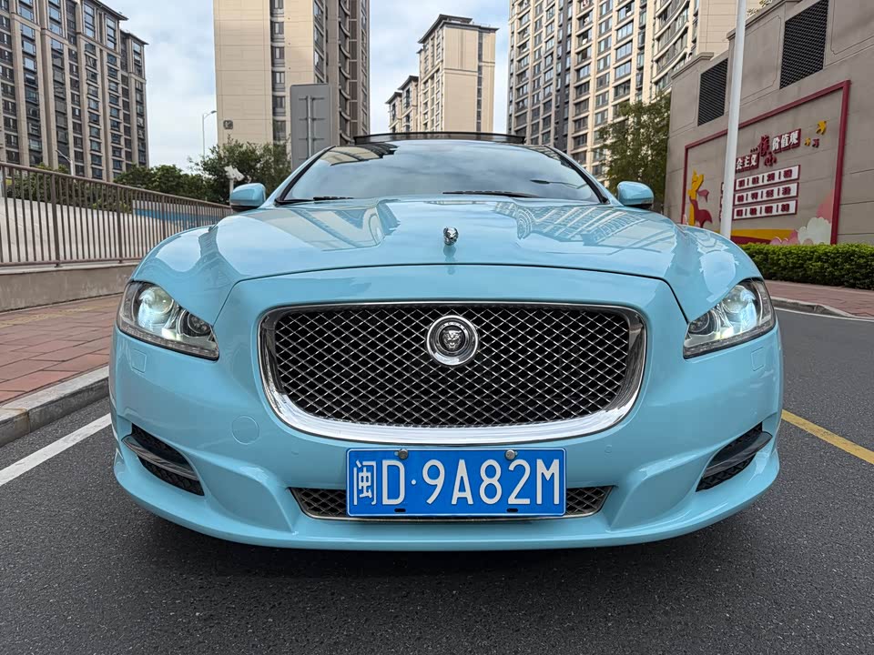 Jaguar XJ