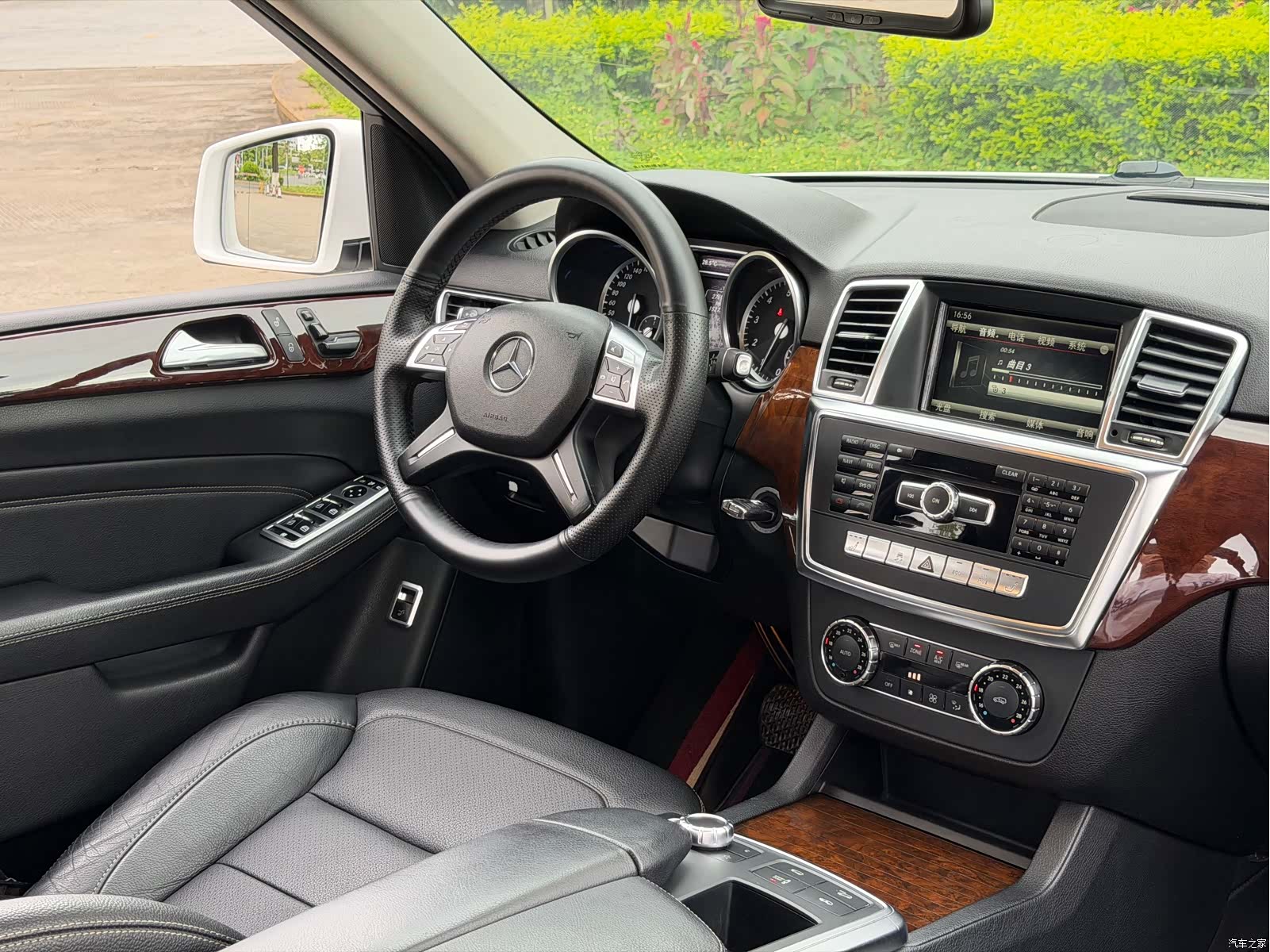Mercedes-Benz M-Class, 2015 9