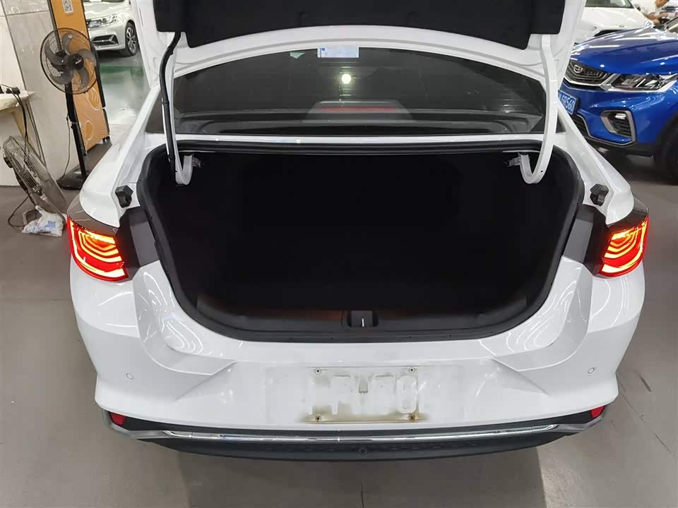 Geely Emgrand L HiP Geely Emgrand L HiP