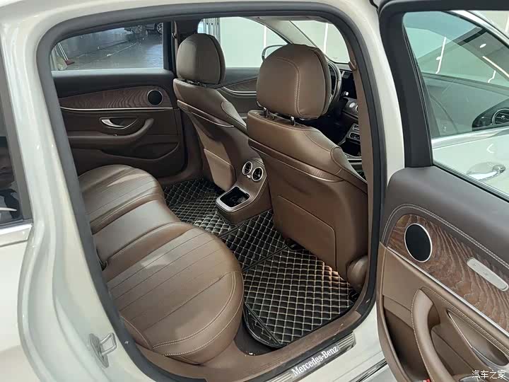 Mercedes-Benz E-Class, 2023 11