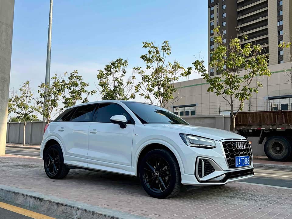 Audi Q2L
