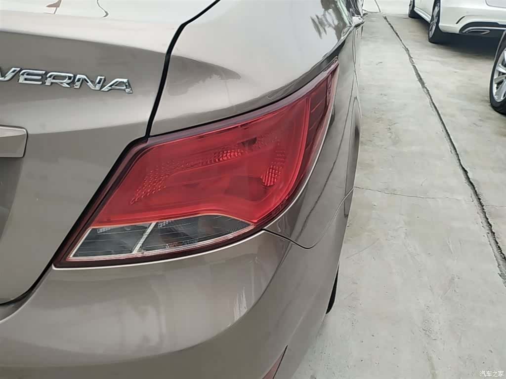 Hyundai GLS, 2015 8