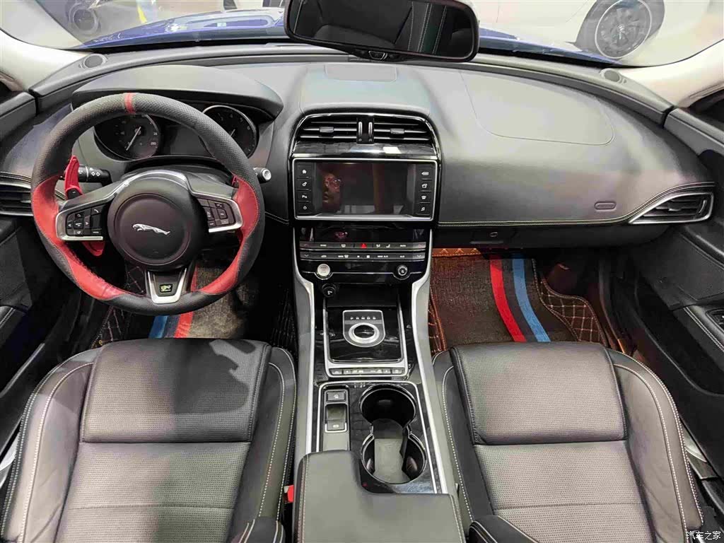 Jaguar XE, 2017 8
