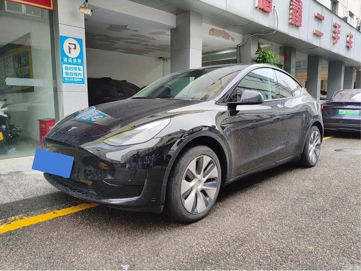 Tesla Model Y, 2023 1