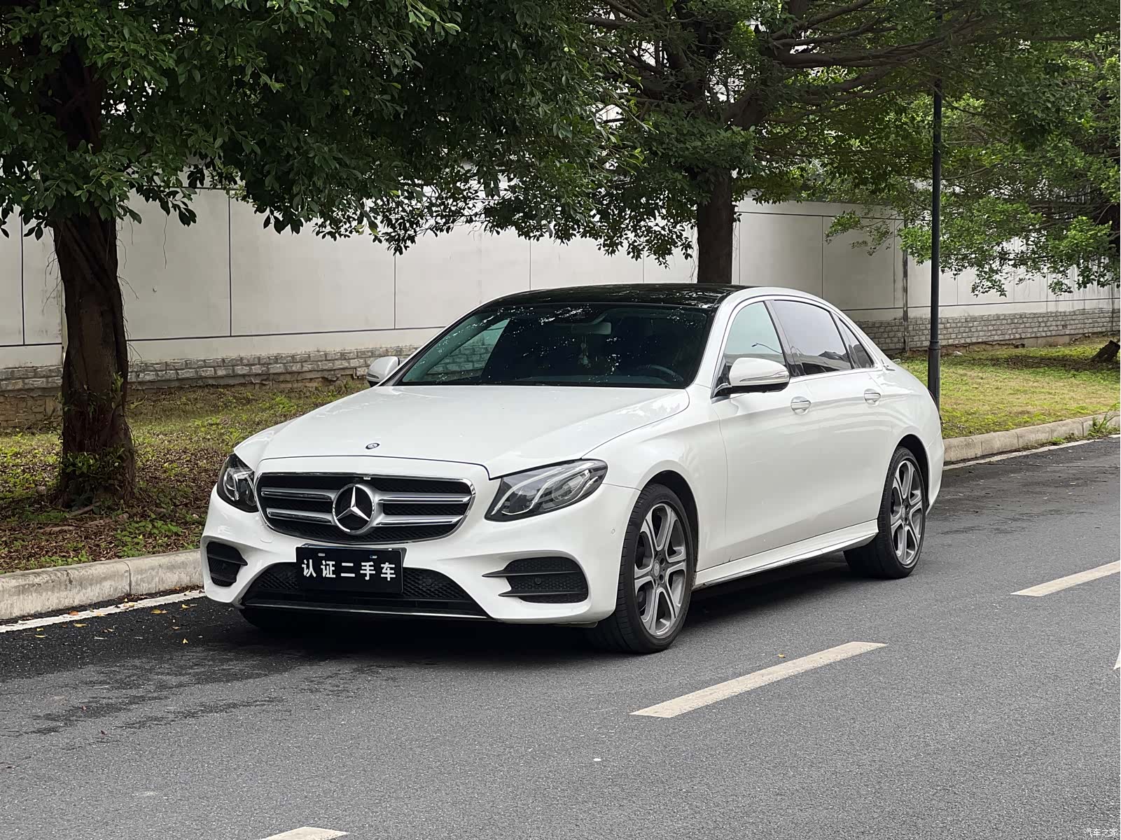 Mercedes-Benz E-Class, 2016 1