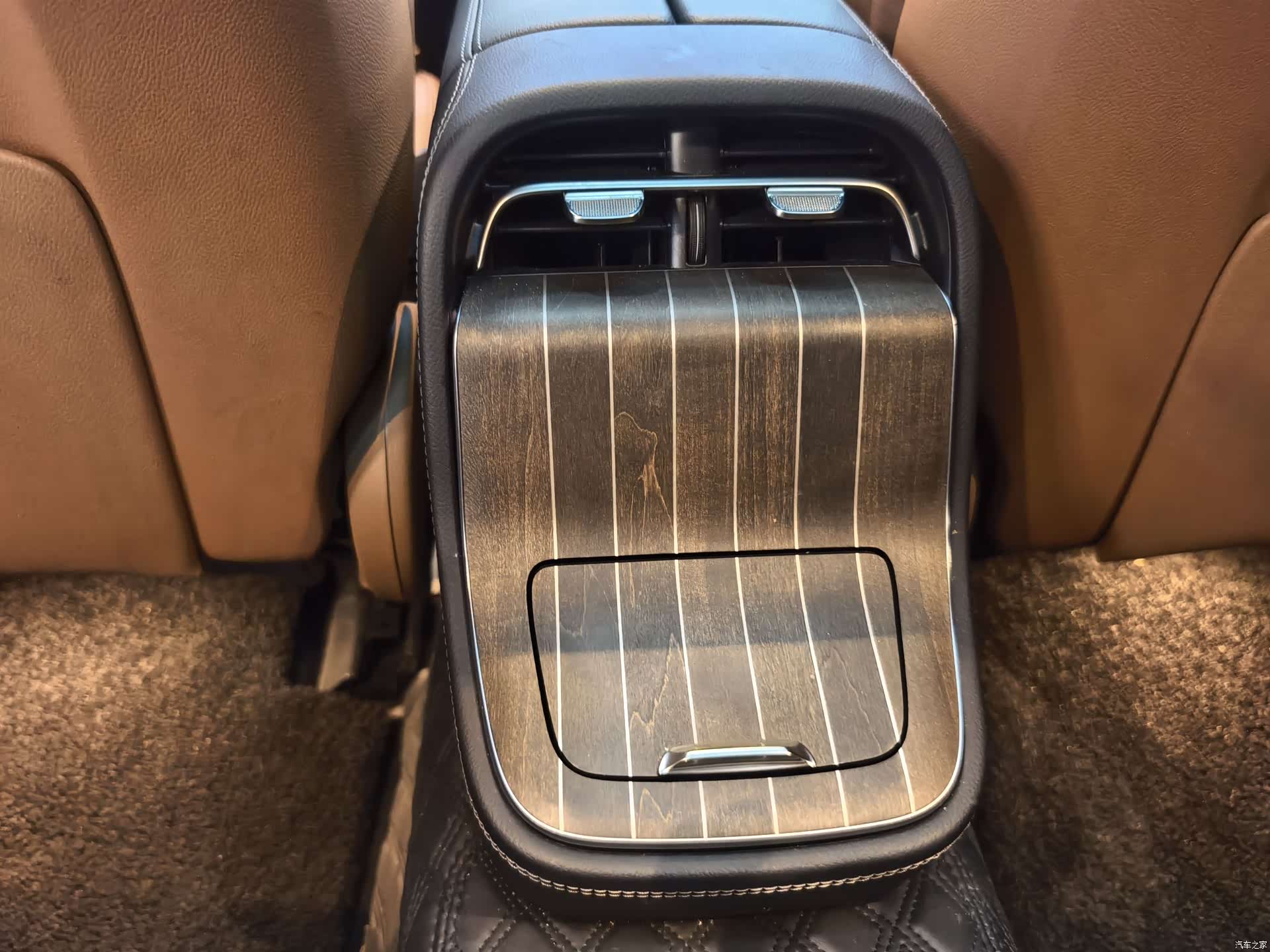 Mercedes-Benz E-Class, 2024 14