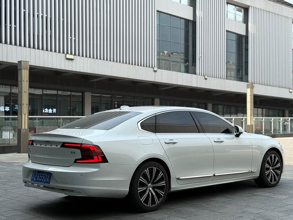 Volvo S90