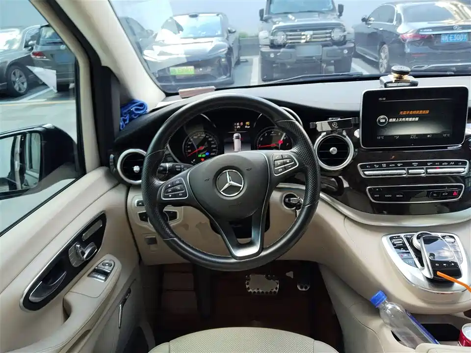 Mercedes-Benz V-class