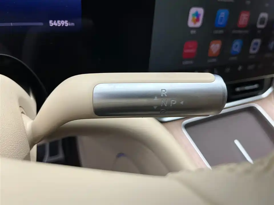 AITO Ask the world M9