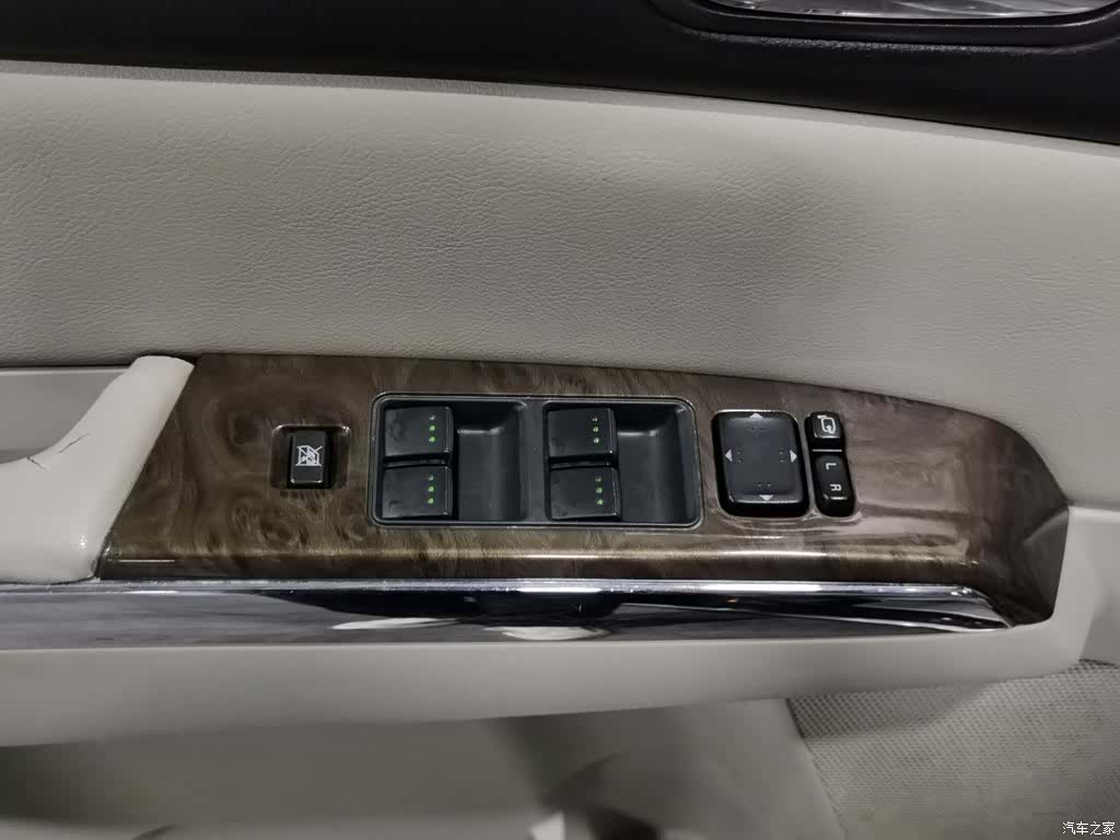 Mazda 8, 2013 9