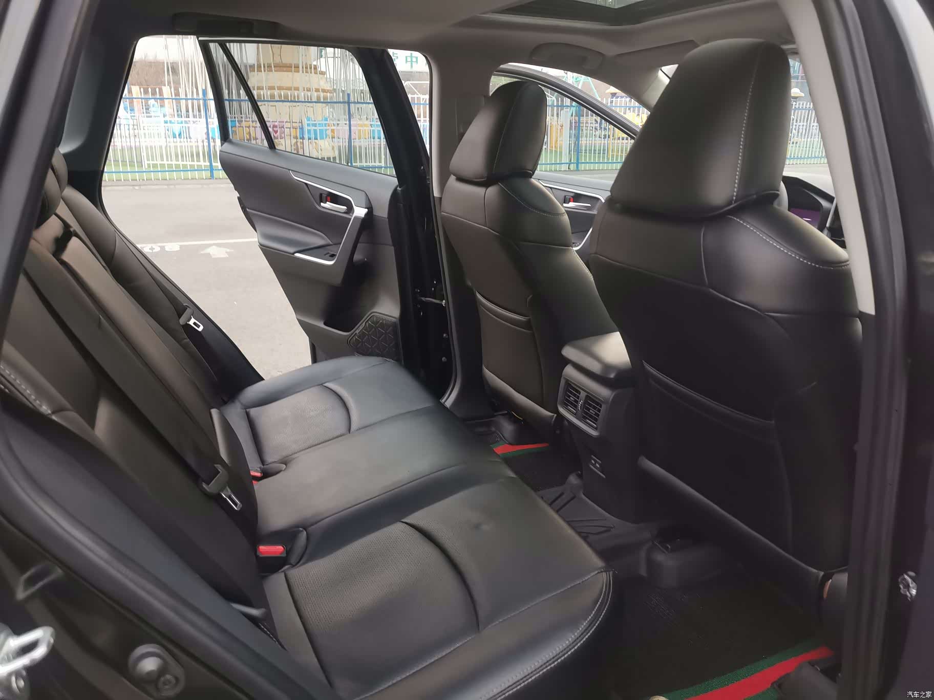 Toyota RAV4, 2022 12