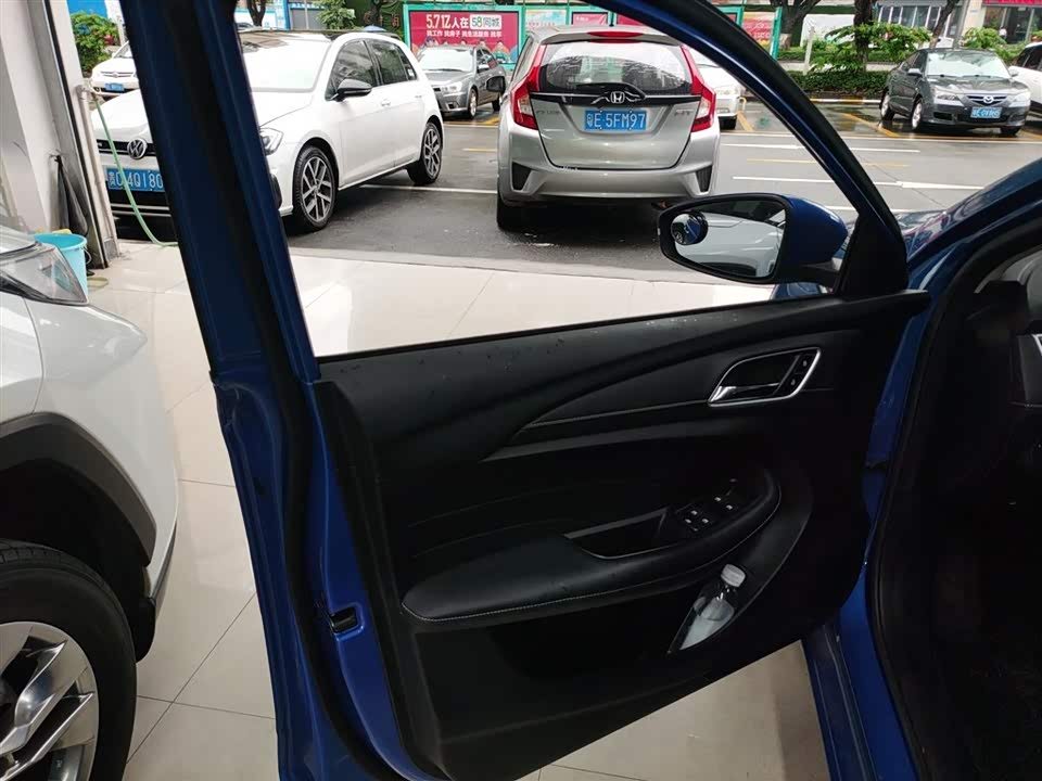 Roewe i5