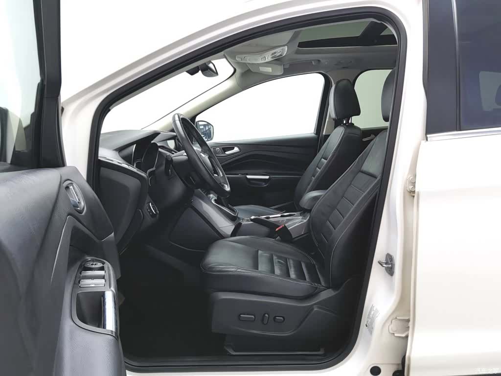 Ford Kuga, 2015 10