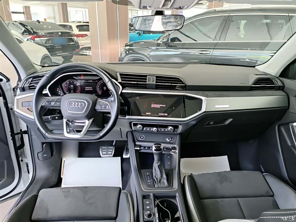 Audi Q3, 2023 10