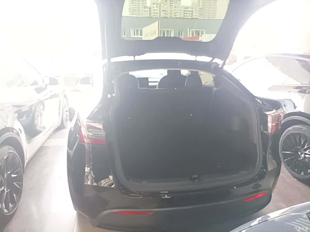 Tesla Model Y, 2022 19