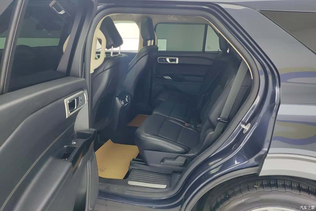 Ford Explorer, 2022 11