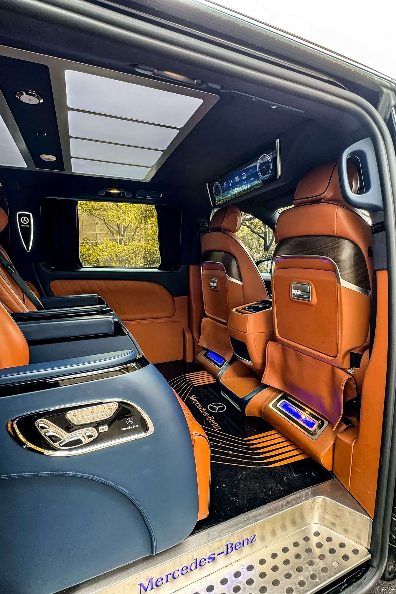 Mercedes-Benz 7, 2022 4