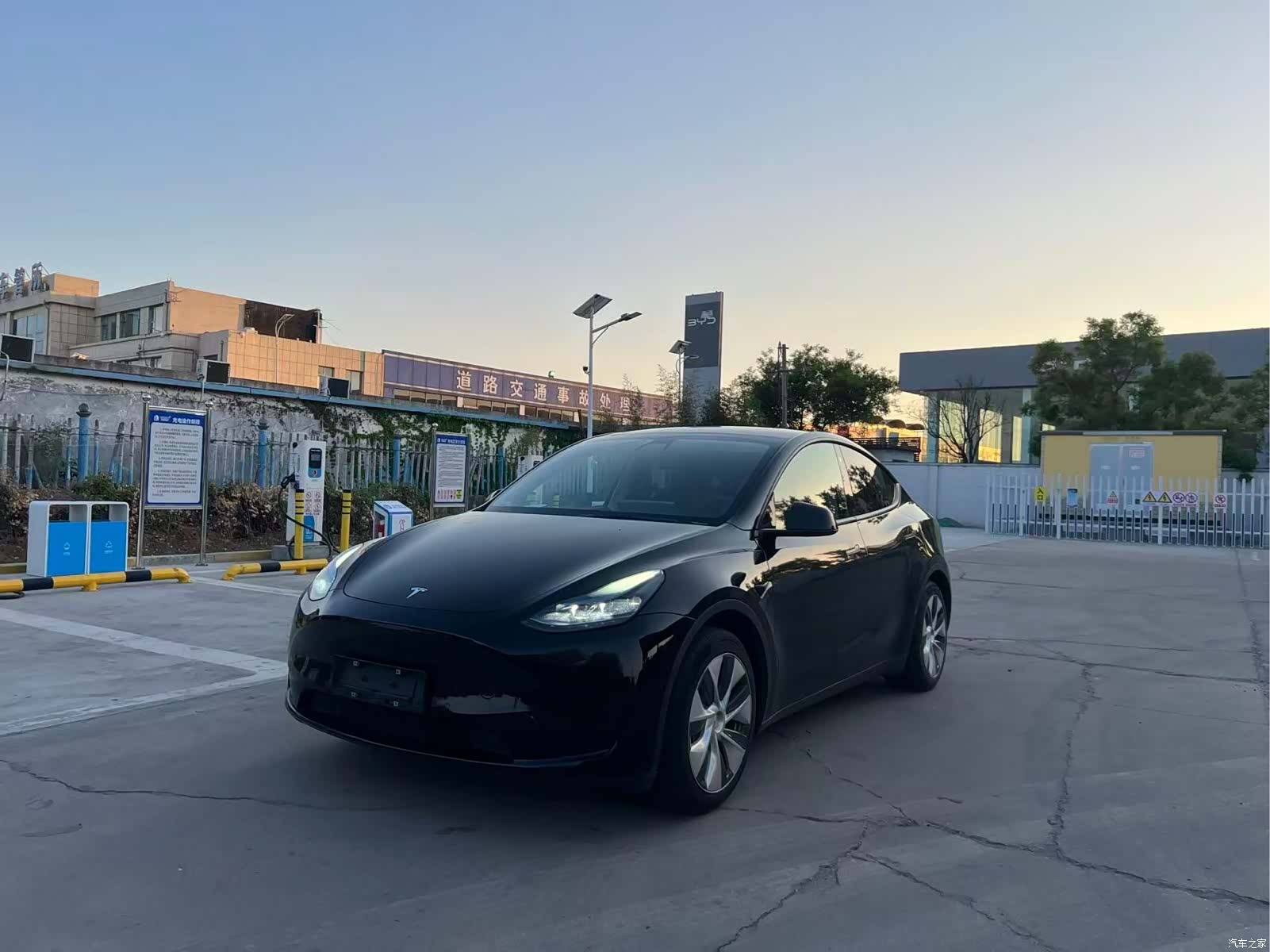 Tesla Model Y, 2023 10
