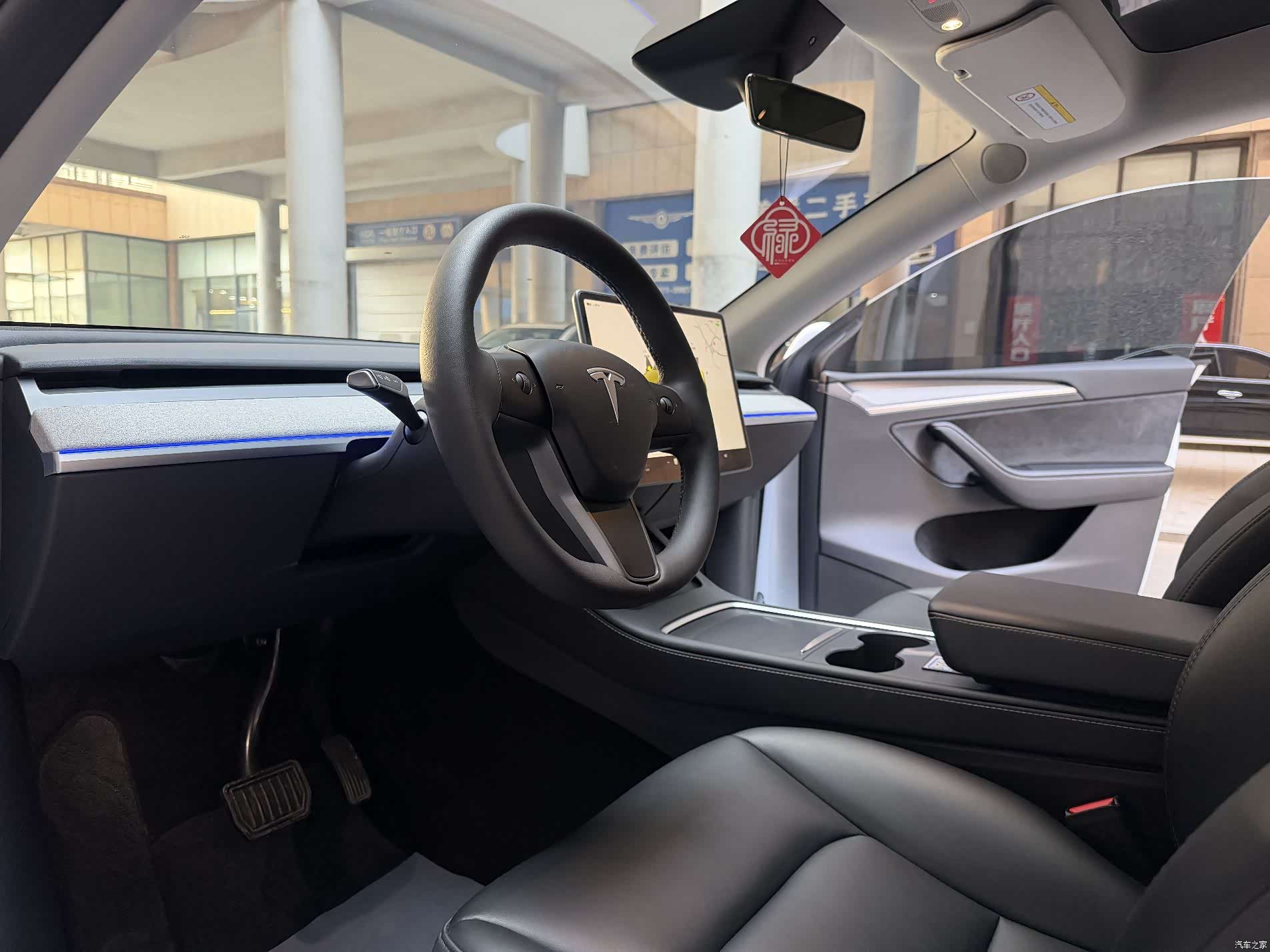 Tesla Model Y, 2024 14