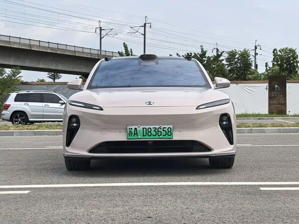 NIO ET5