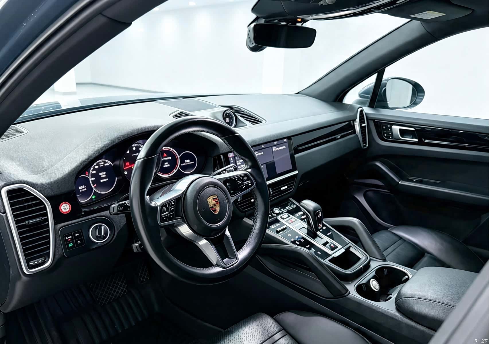 Porsche Cayenne, 2018 все фото