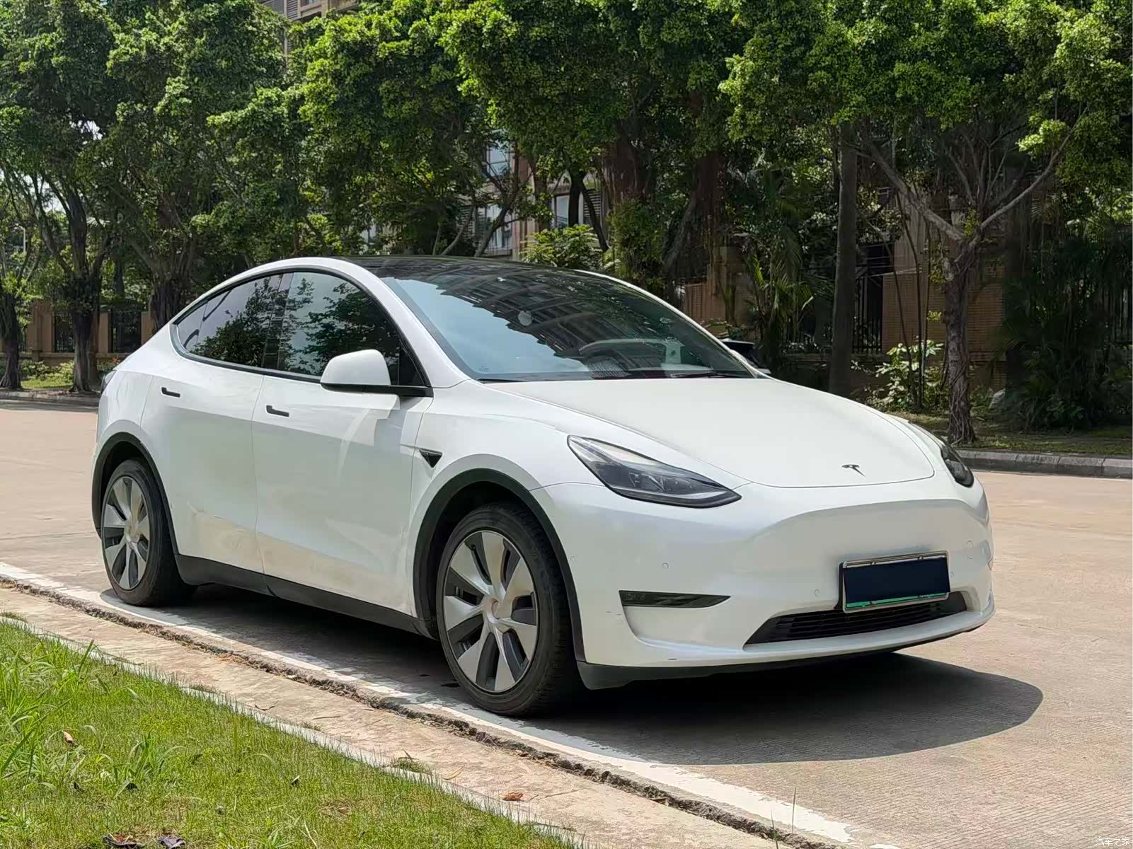 Tesla Model Y, 2021 3