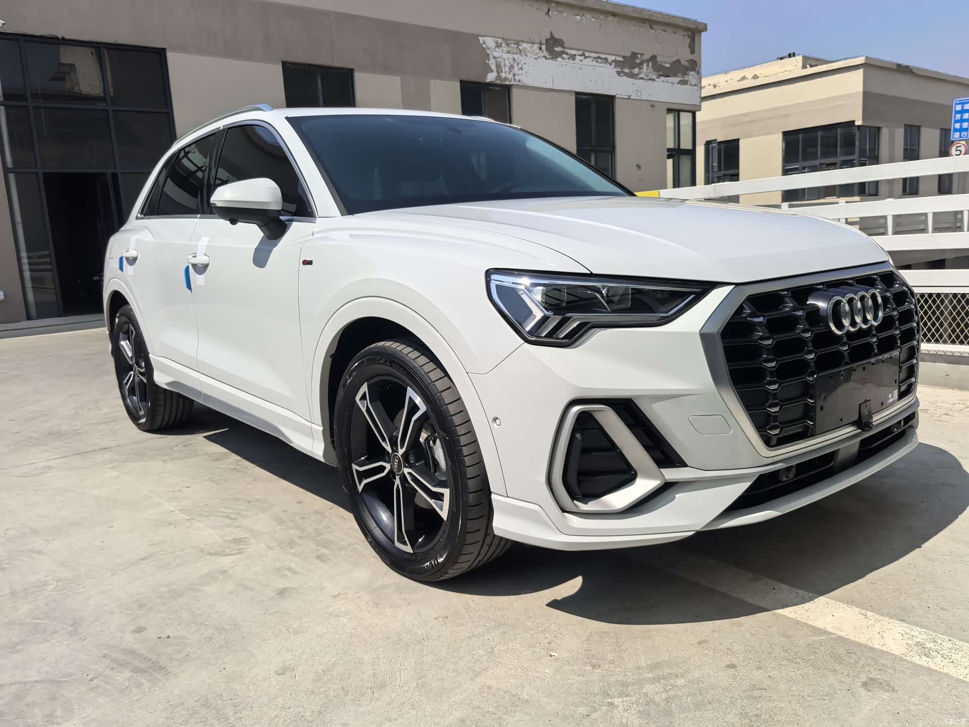 Audi Q3, 2022 3