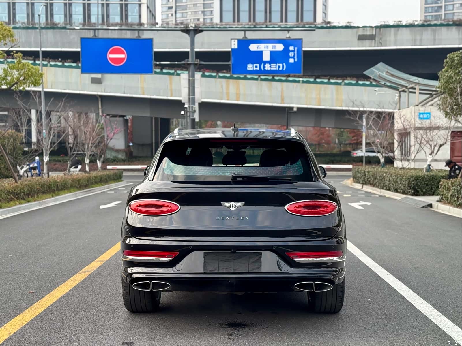 Bentley Bentayga, 2021 8
