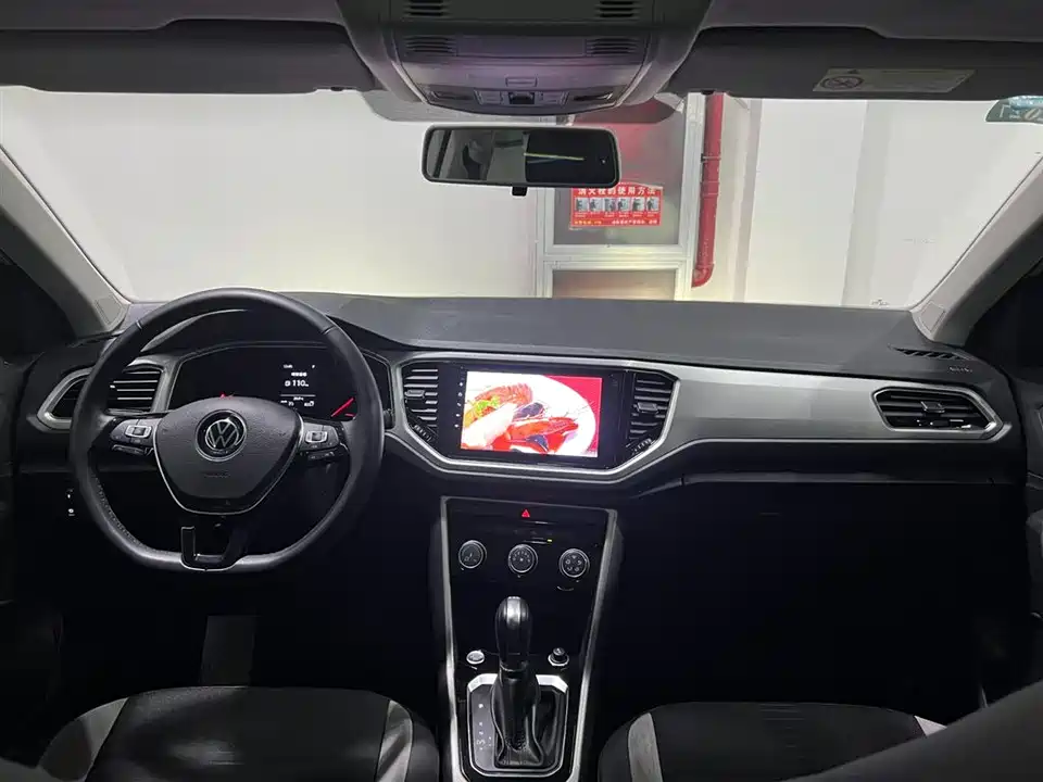 Volkswagen T-ROC exploring Songs