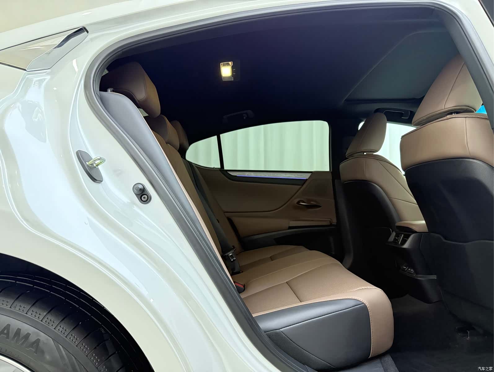 Lexus ES, 2025 10