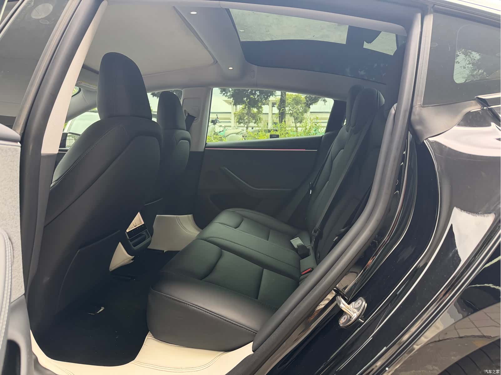 Tesla Model 3, 2024 9