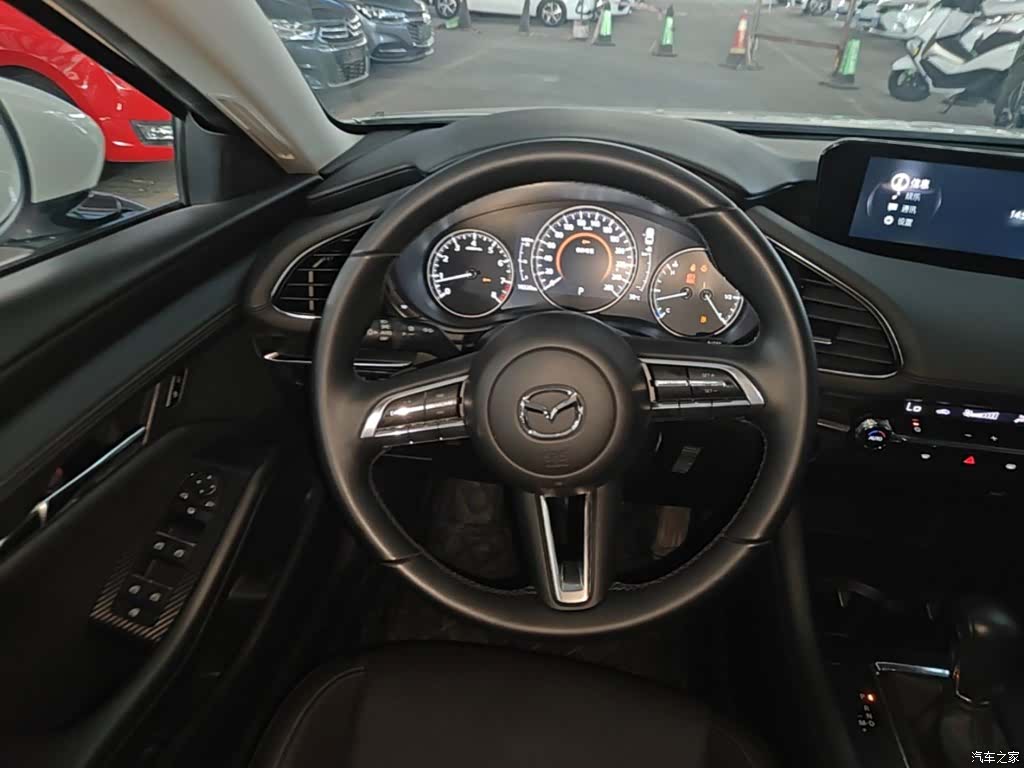 Mazda Mazda3, 2025 11