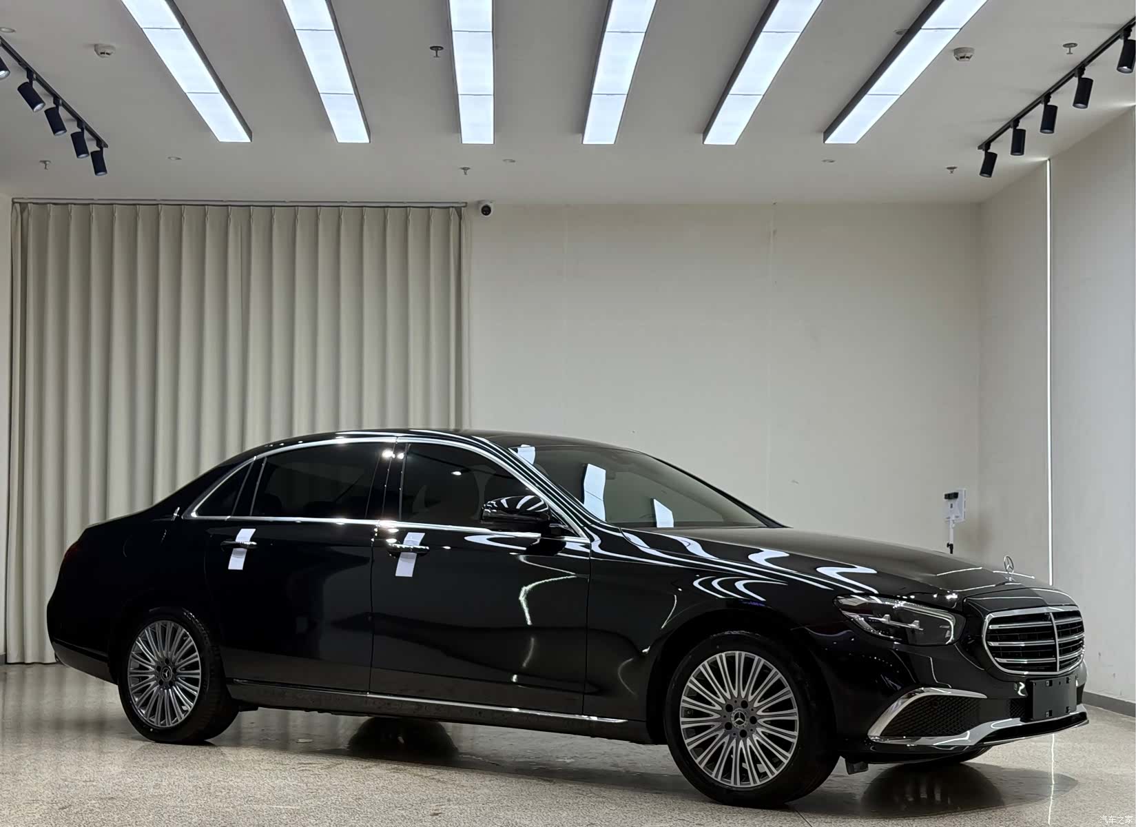 Mercedes-Benz E-Class, 2023 3