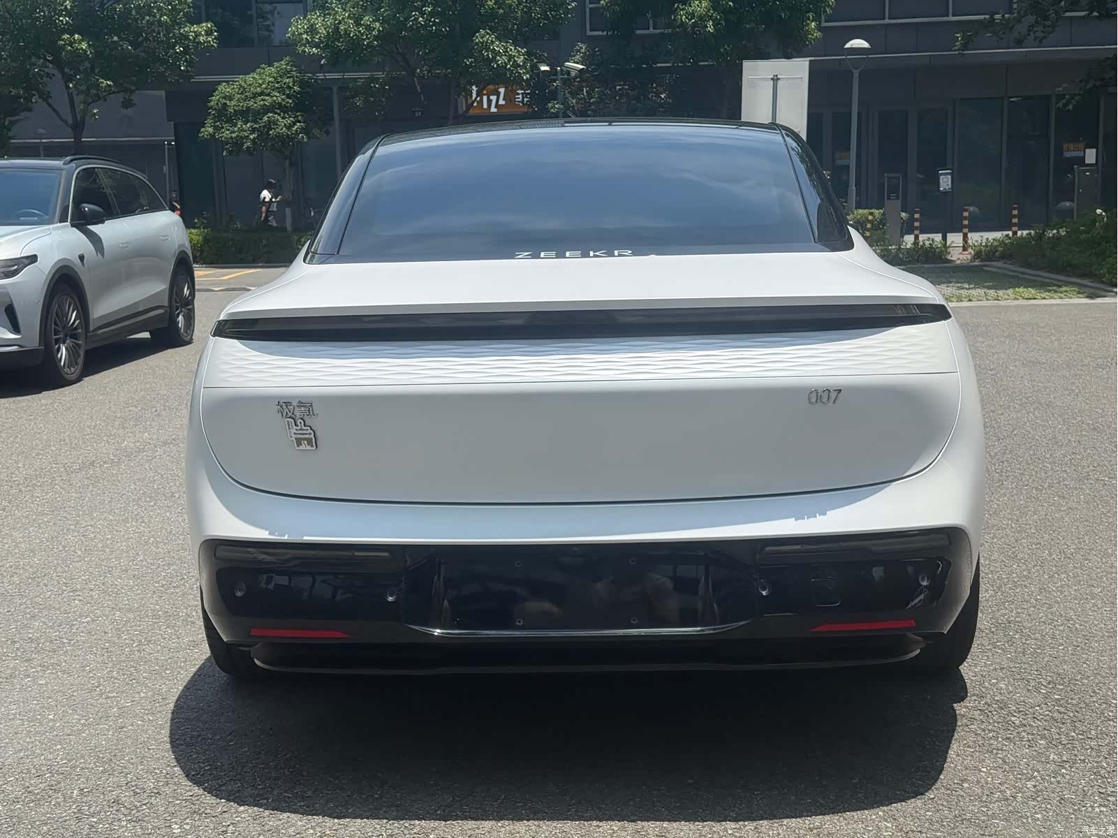 Zeekr 007, 2024 24
