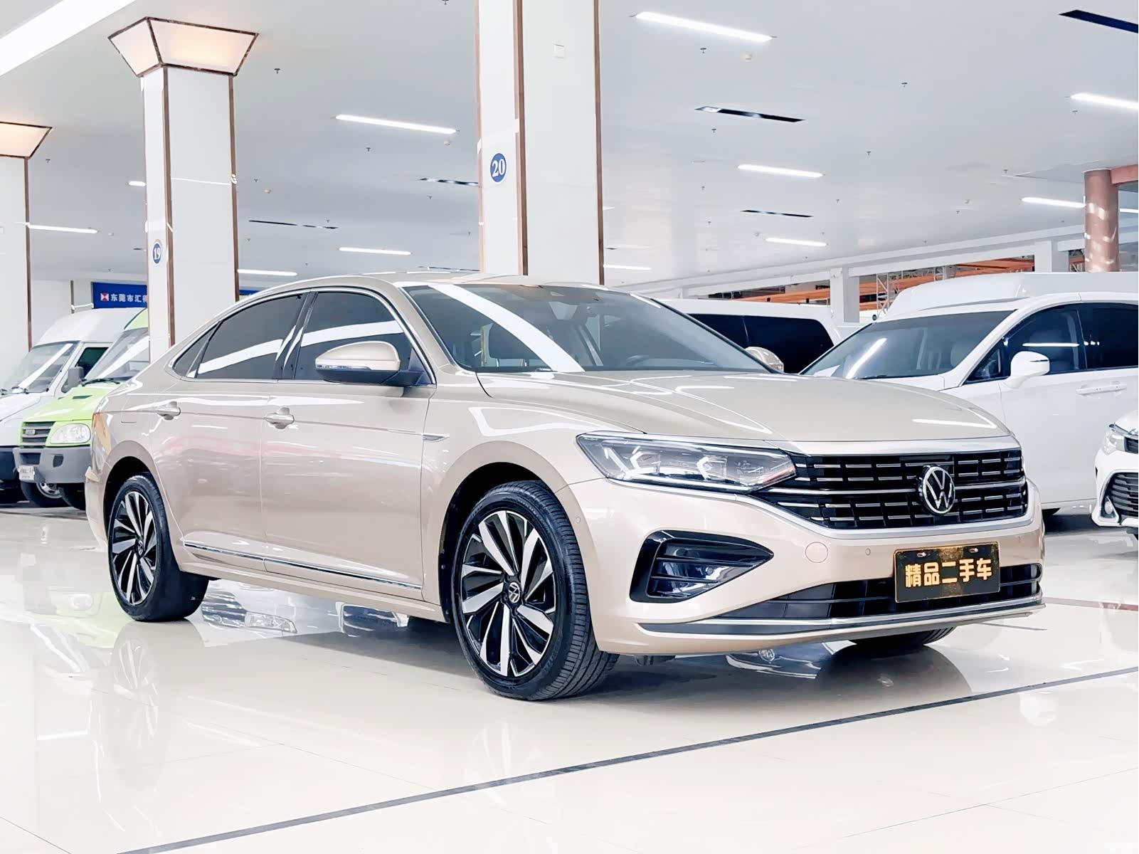 Volkswagen Passat, 2022 3