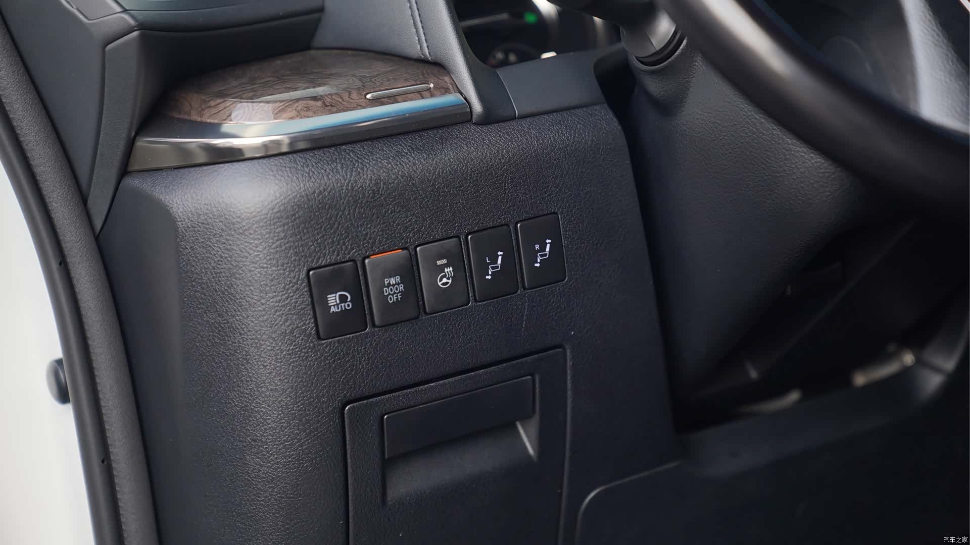 Toyota Alphard, 2022 12
