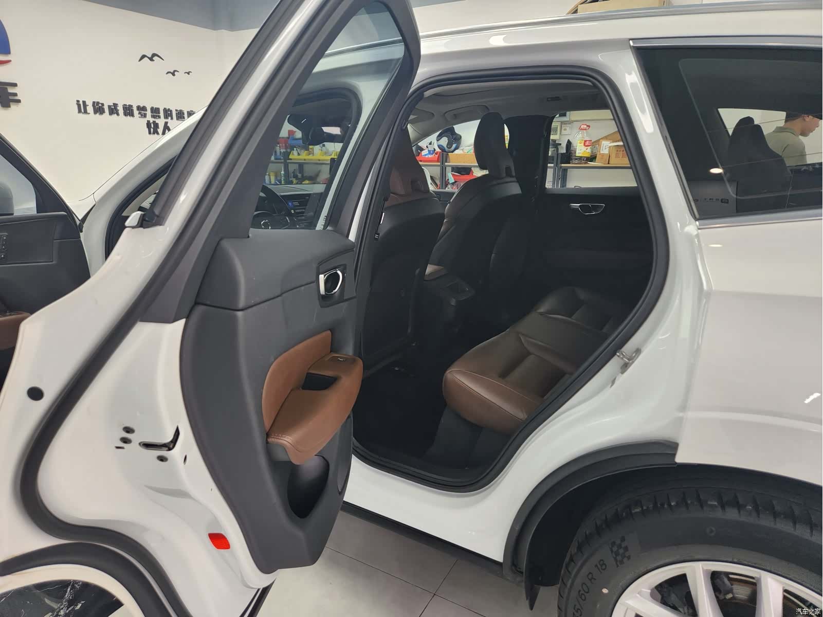 Volvo XC60, 2019 все фото