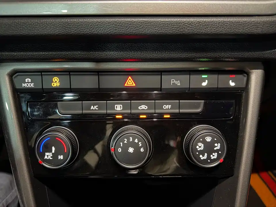 Volkswagen T-ROC exploring Songs