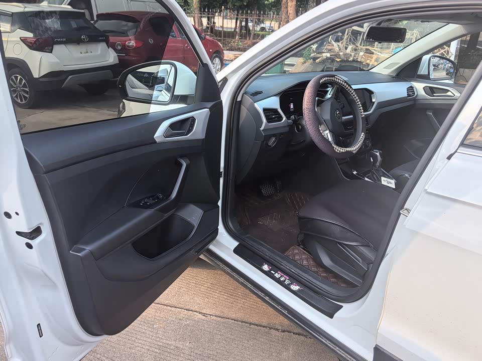 Volkswagen Exploring the shadow