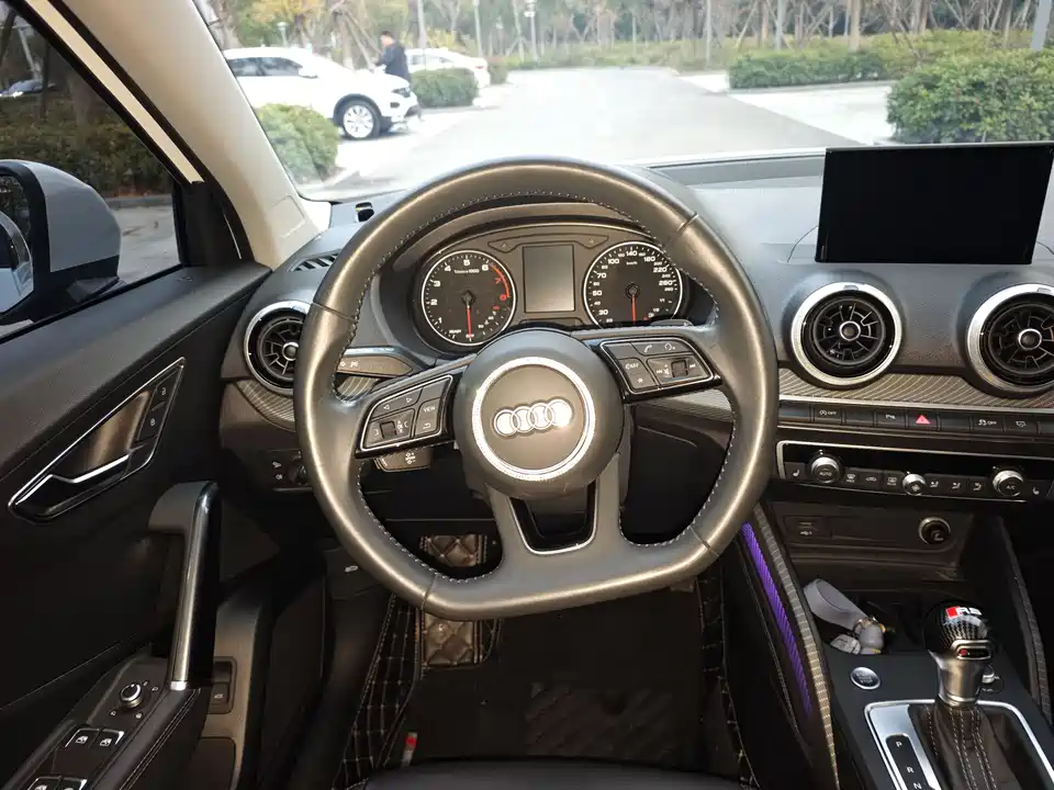 Audi Q2L