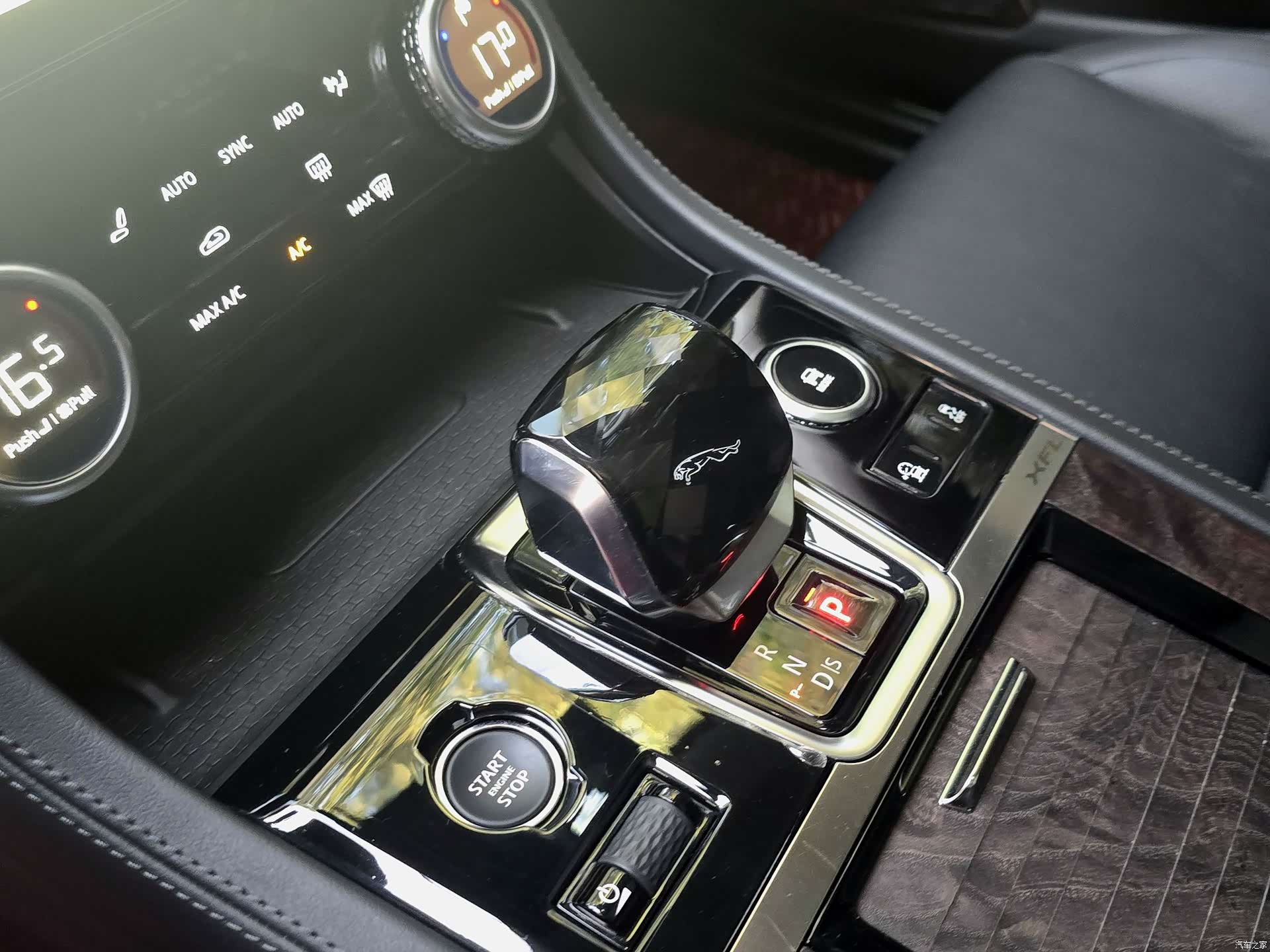 Land Rover P250, 2021 13