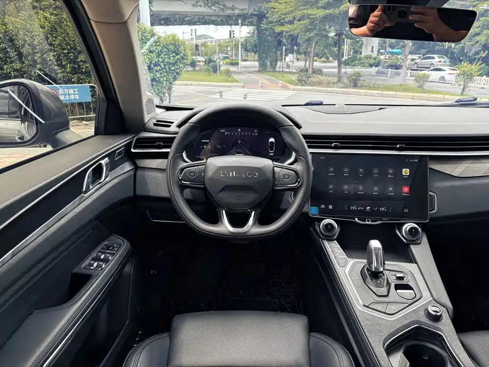 Lynk & Co 01