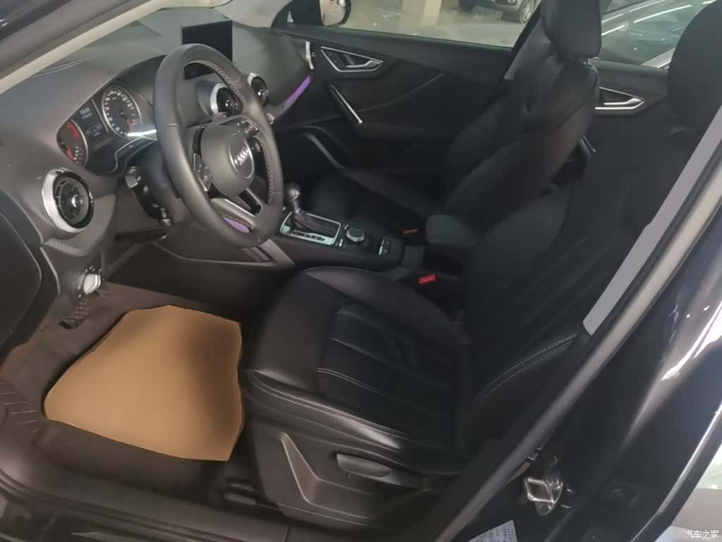 Audi Q2L, 2023 15