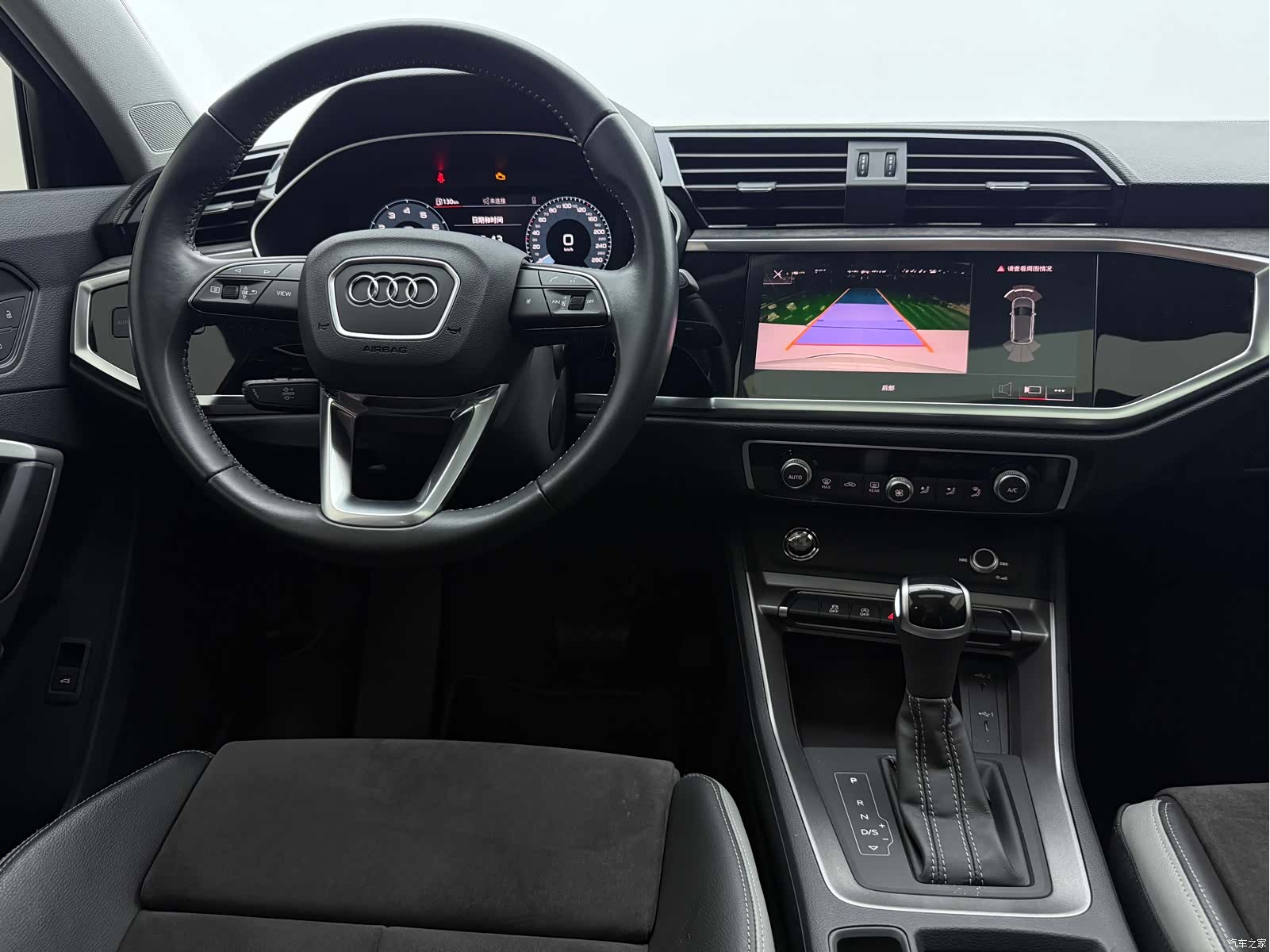 Audi Q3, 2022 10