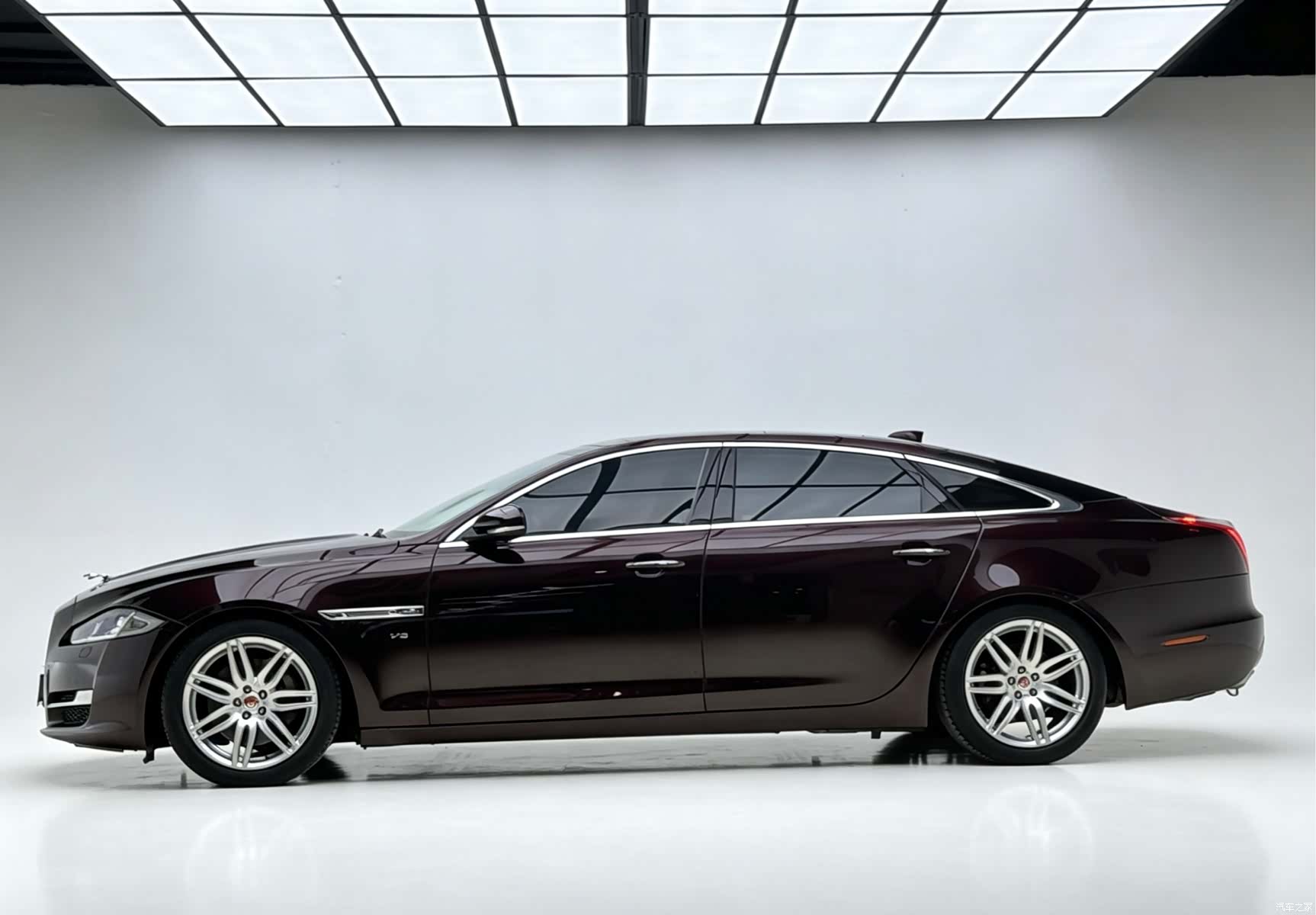 Jaguar XJ, 2018 3