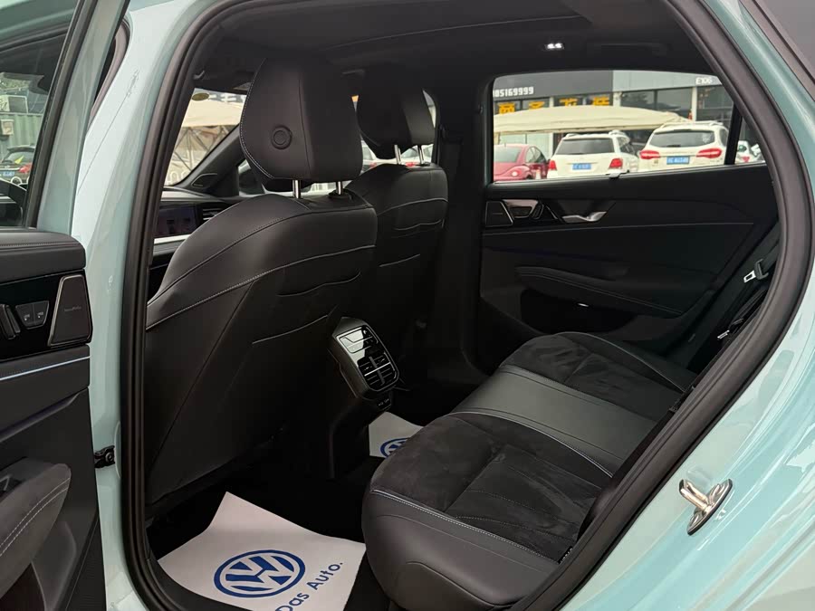Volkswagen Passat 2024, фото 6